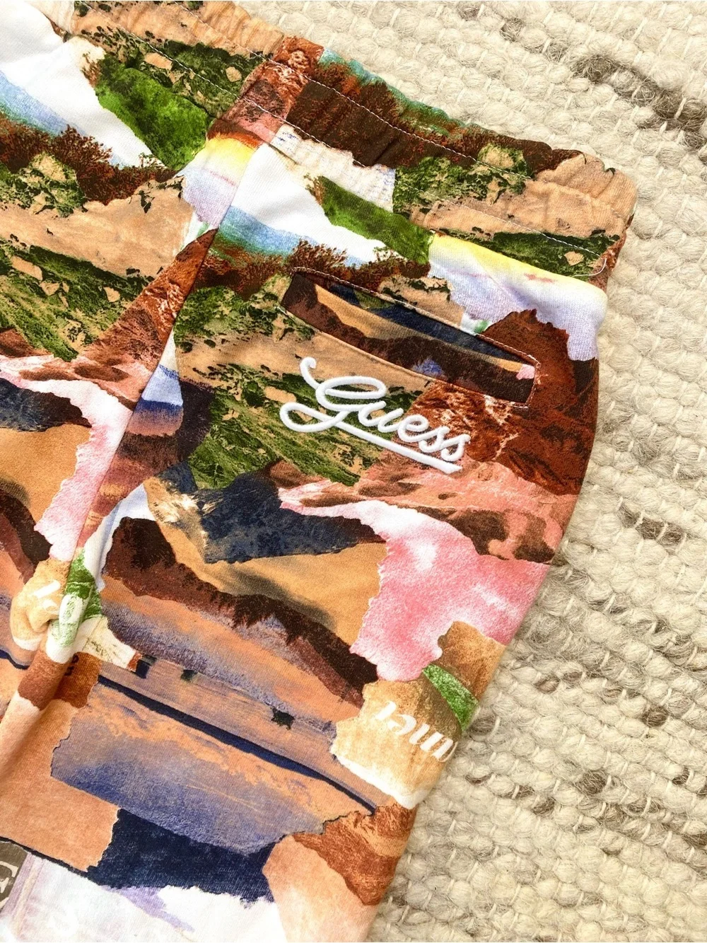 GUESS NWT Cotton Scenic Landscape Print Joggers, Size 8